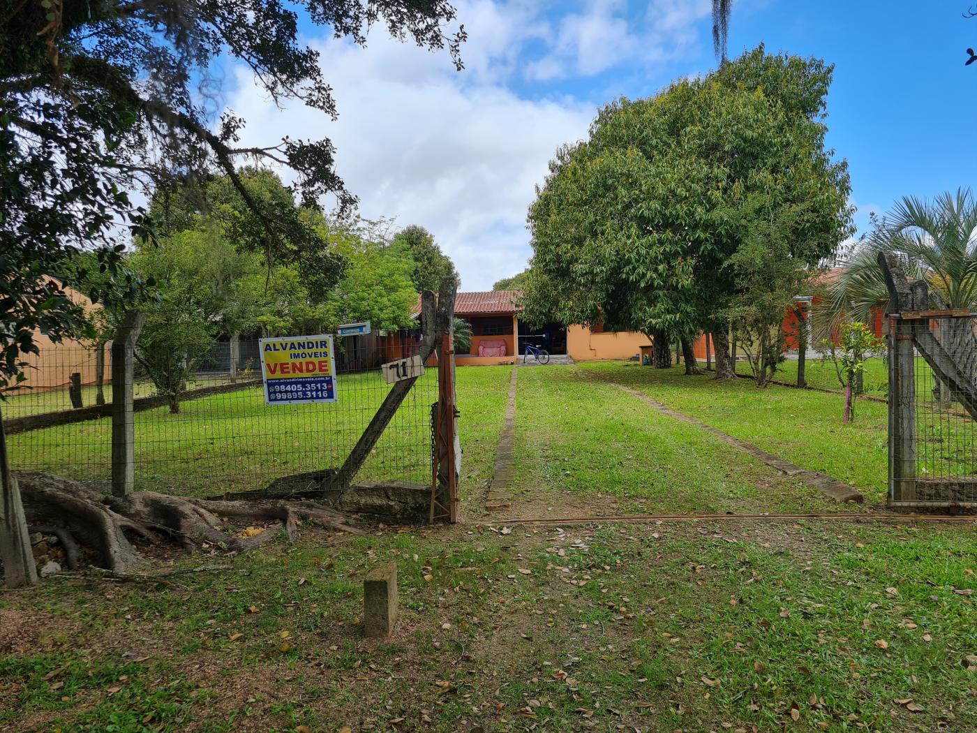 Casa à venda com 4 quartos, 600m² - Foto 1